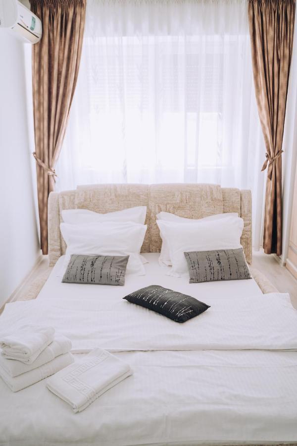 Class Deluxe Apartments Oradea Zewnętrze zdjęcie